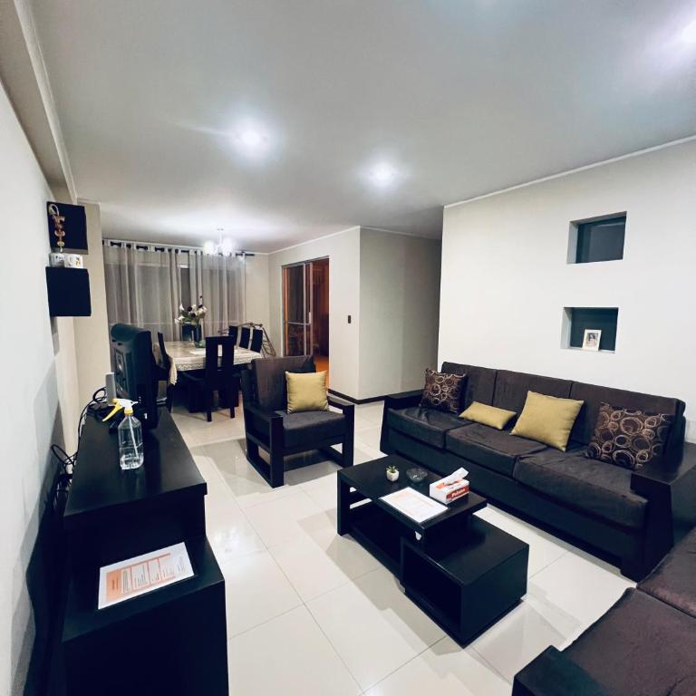 Depa amplió a 1 cuadra de la 4 de noviembre - Two-Bedroom Apartment with Balcony and Terrace - 1