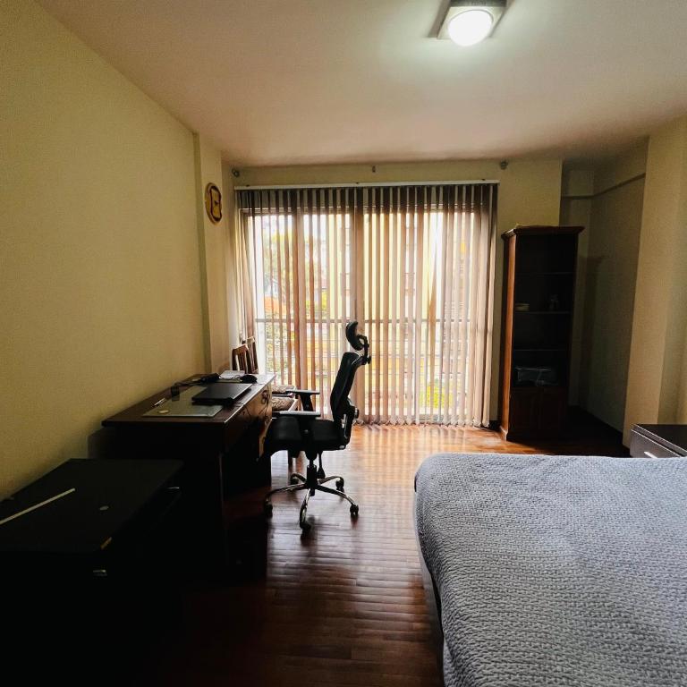 Depa amplió a 1 cuadra de la 4 de noviembre - Two-Bedroom Apartment with Balcony and Terrace - 9