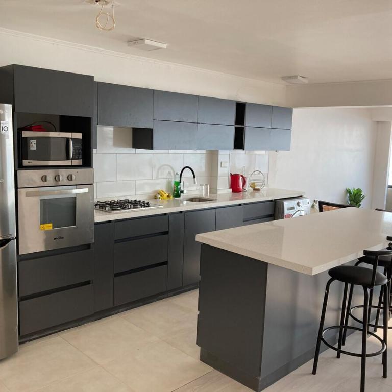 Hermoso departamento con vista al mar - Three-Bedroom Apartment - 4