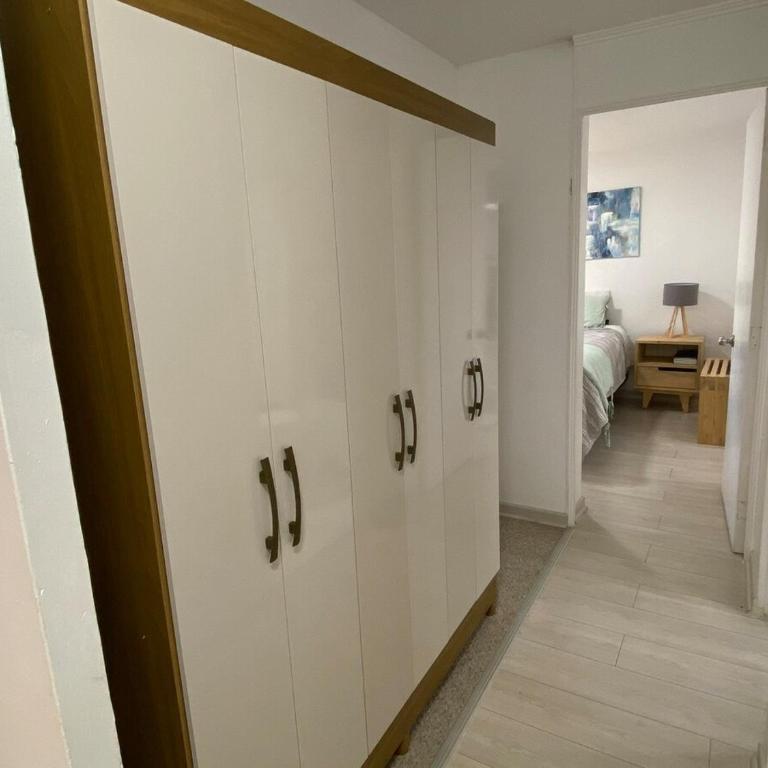 Hermoso departamento con vista al mar - Three-Bedroom Apartment - 9