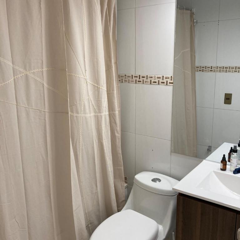 Hermoso departamento con vista al mar - Three-Bedroom Apartment - 10