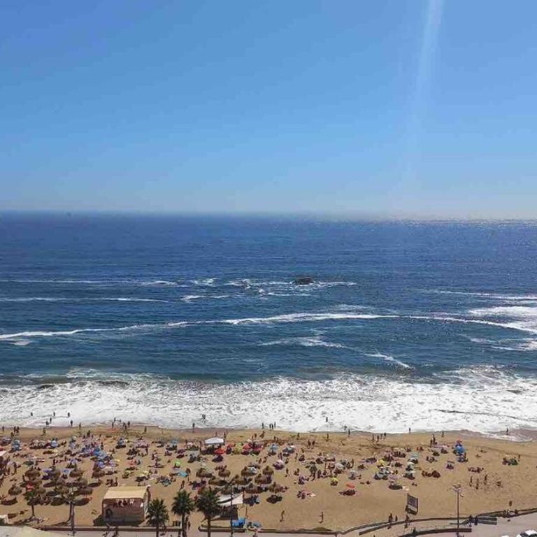 Hermoso departamento con vista al mar - Three-Bedroom Apartment - 12