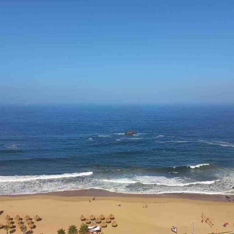 Hermoso departamento con vista al mar - Three-Bedroom Apartment - 14
