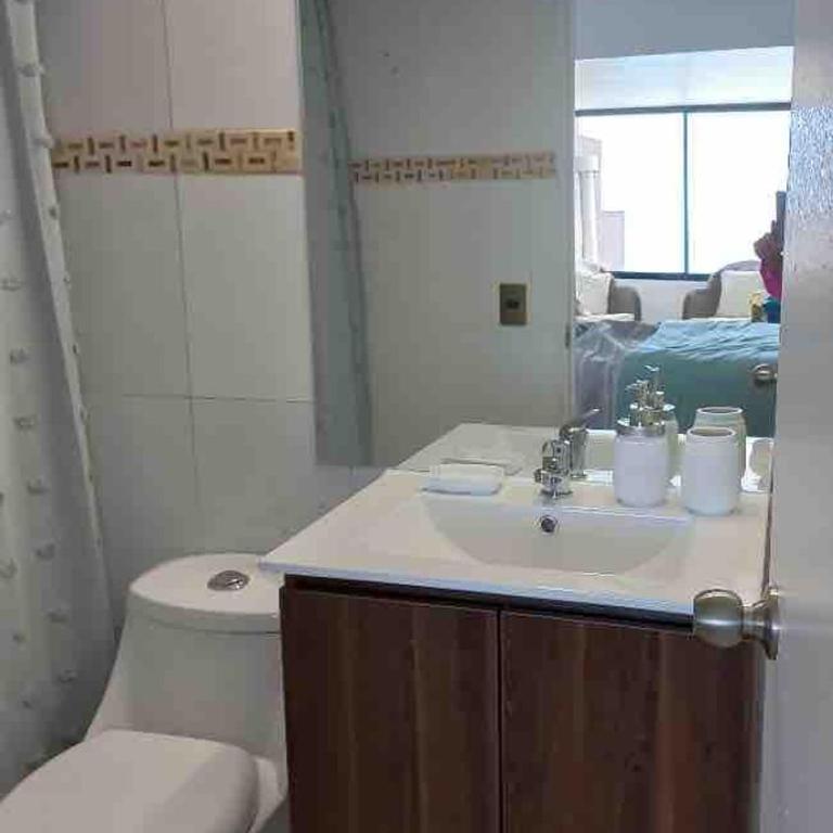 Hermoso departamento con vista al mar - Three-Bedroom Apartment - 22