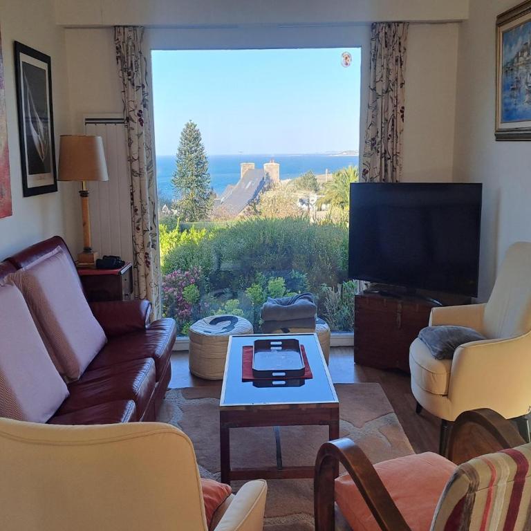 Holiday Home in Perros-Guirec near Beaches - Casa Vacanze con 4 Camere da Letto - 3