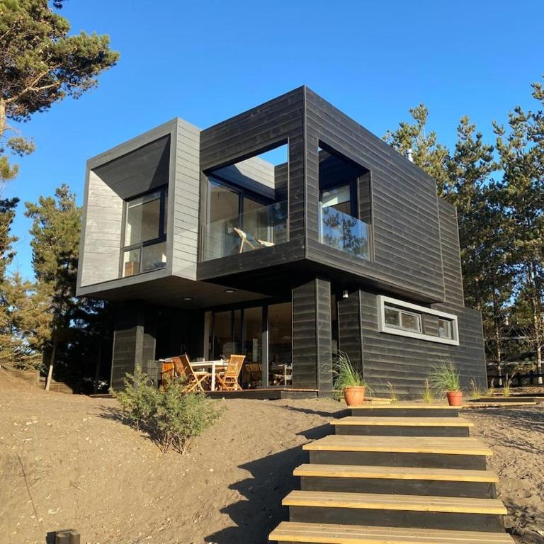Calm and beautiful beach - Three-Bedroom House - 1