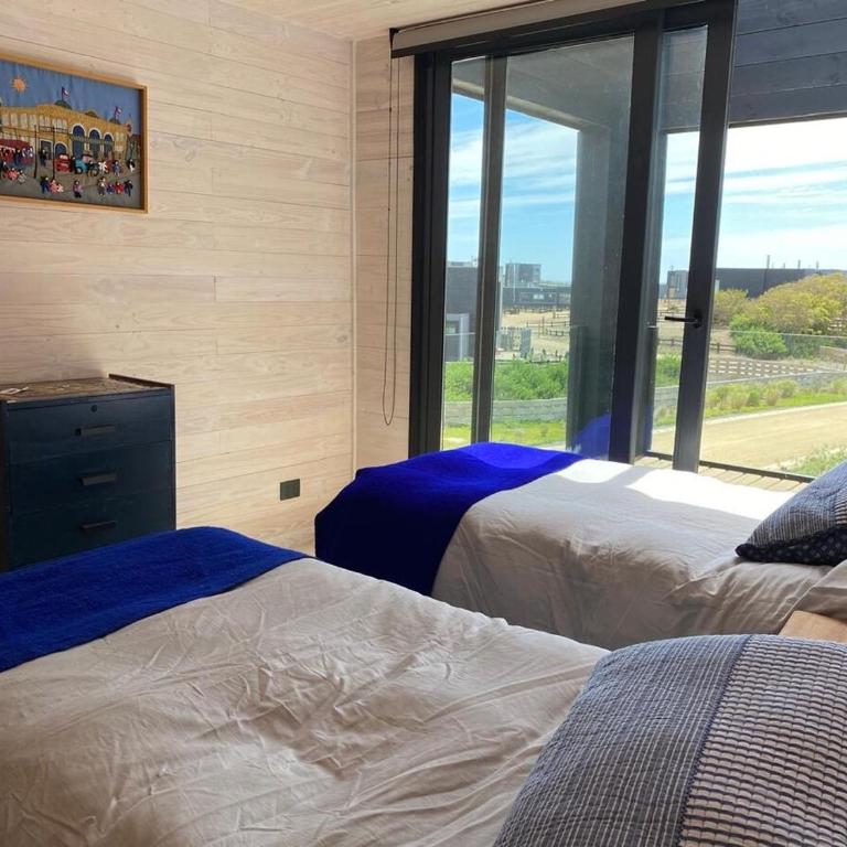 Calm and beautiful beach - Three-Bedroom House - 2