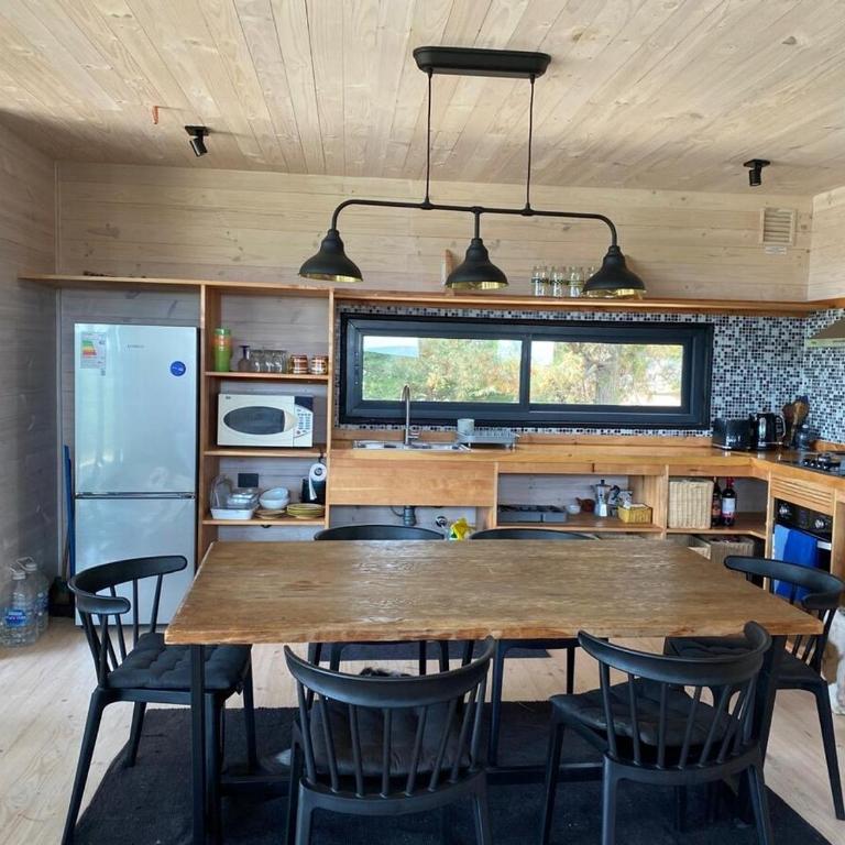 Calm and beautiful beach - Three-Bedroom House - 3