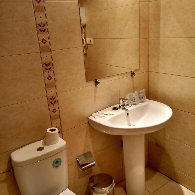 Hotel Águila Real - Habitación Doble con cama supletoria - 1 o 2 camas - 3