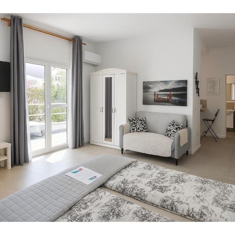 Fantastico 4 - with large private terrace, free parking, air conditioning, BBQ - Estudio - 4