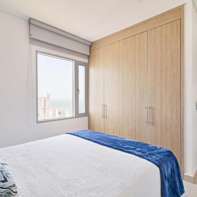 Fully furnished apartment, floor 33, with sea view - Three-Bedroom Apartment - 4
