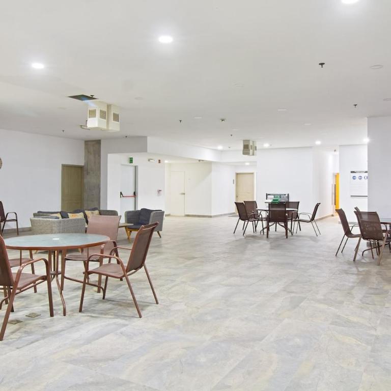 Fully furnished apartment, floor 33, with sea view - Three-Bedroom Apartment - 7