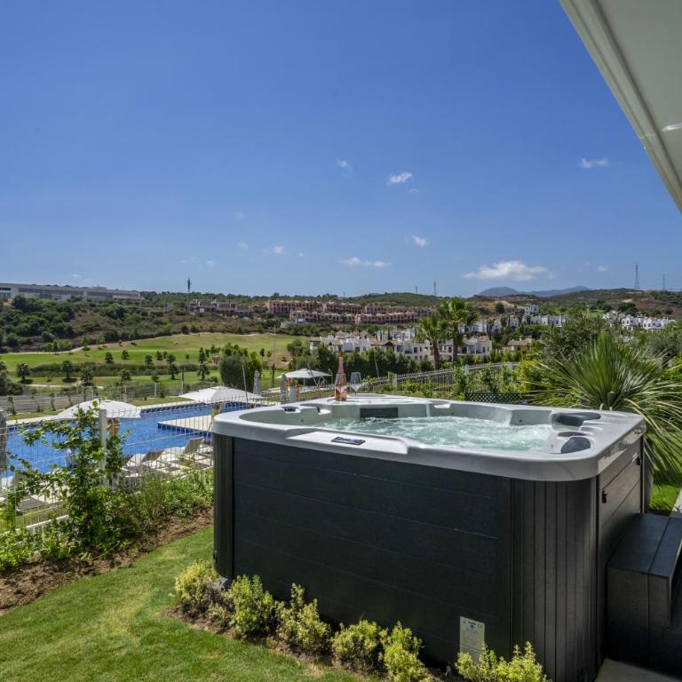 Fabuloso apartamento con jardín privado y jacuzzi. - Apartamento con vistas a la piscina - 4