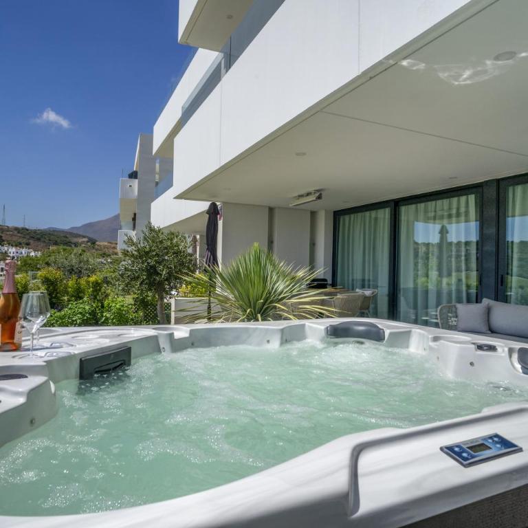 Fabuloso apartamento con jardín privado y jacuzzi. - Apartamento con vistas a la piscina - 43