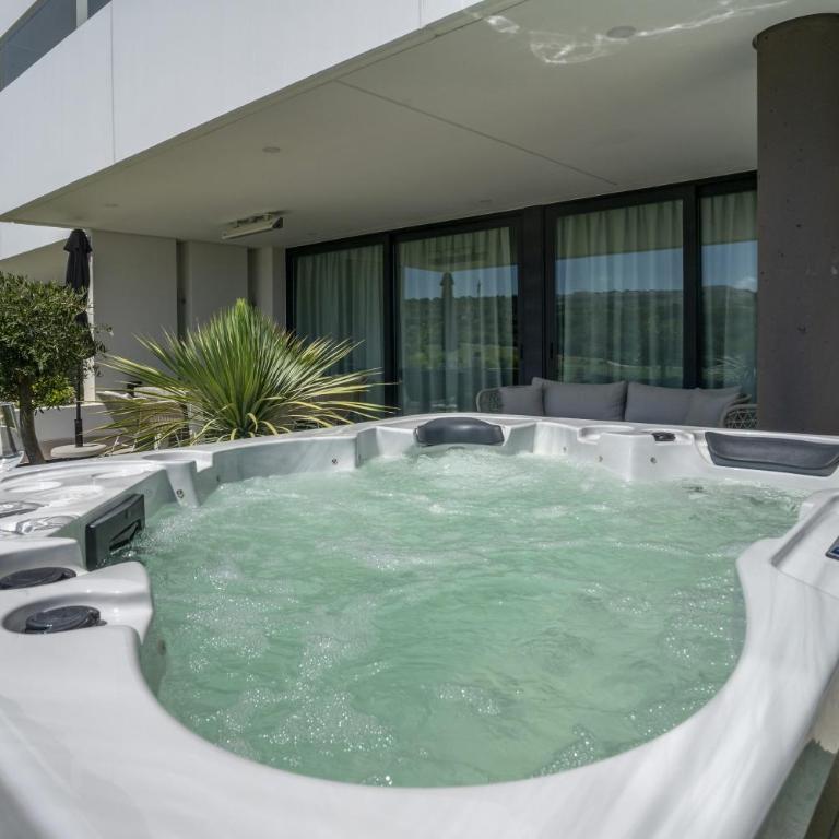 Fabuloso apartamento con jardín privado y jacuzzi. - Apartamento con vistas a la piscina - 44