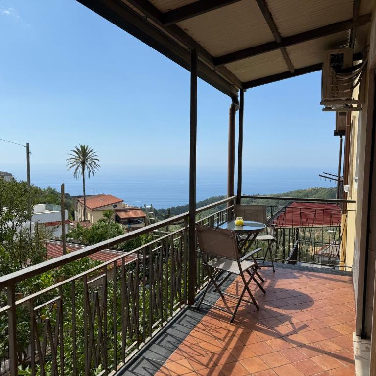 Villa Asia Relais - Camera Matrimoniale Deluxe con Balcone e Vista Mare - 4