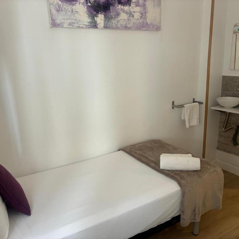 Hostal la Palmera - Single Room with Shared Bathroom - 7