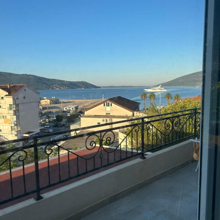 Apartman Maja - Two-Bedroom Apartment with Balcony - 5