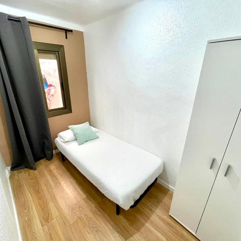 Gran apartamento nuevo de 3 Hab, a 1 minuto del metro HBB - Three-Bedroom Apartment - High Floor - 12