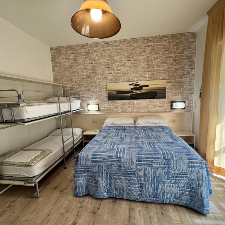 Regina Urban Beach Hotel - Camera Familiare con Balcone - 3