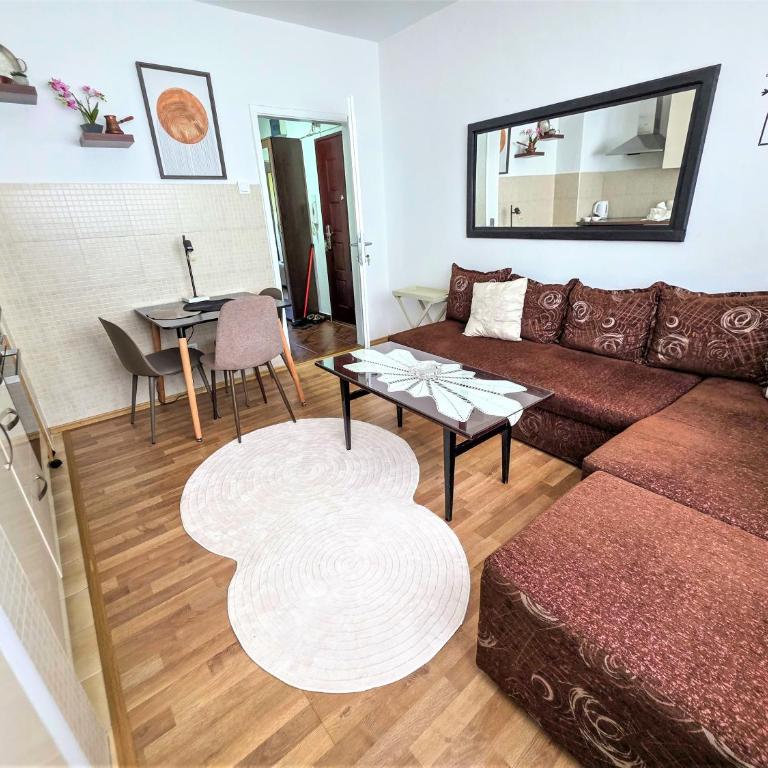 Cozy Urban Nest - One-Bedroom Apartment - 11