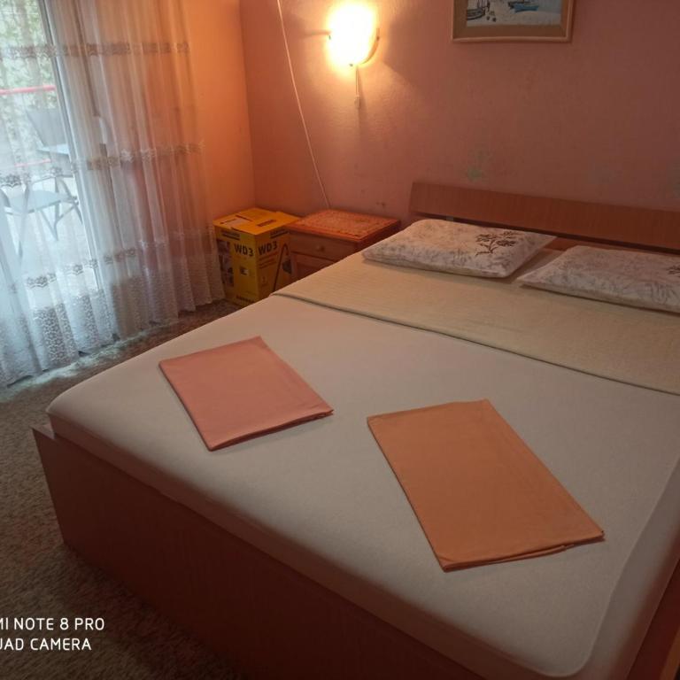 Villa Zorka - Osnovna Trokrevetna Soba sa Zajedničkim Kupatilom - 6