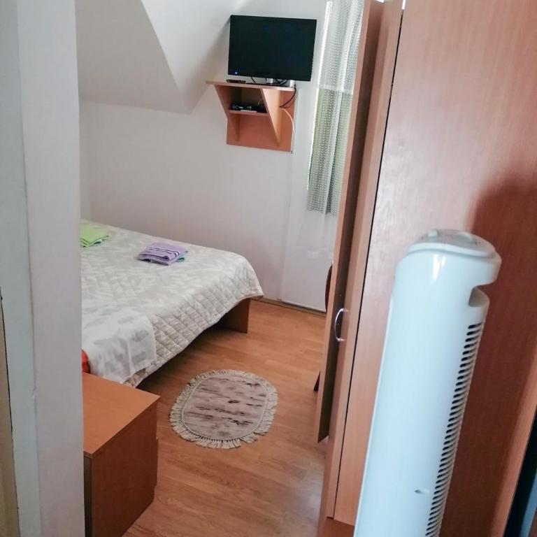Sokosan apartmani - Mala Dvokrevetna Soba sa Bračnim Krevetom - 2