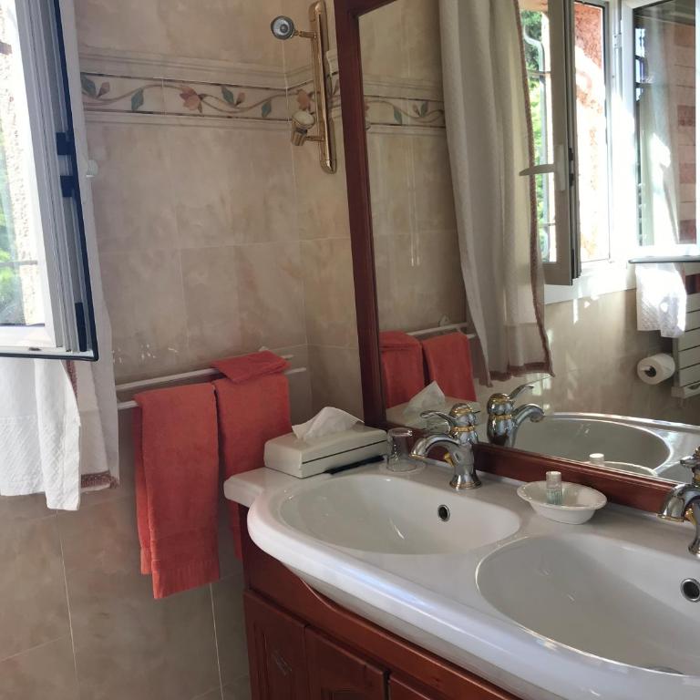 Bastide Rose de Mai - Chambre Double avec Terrasse - 12