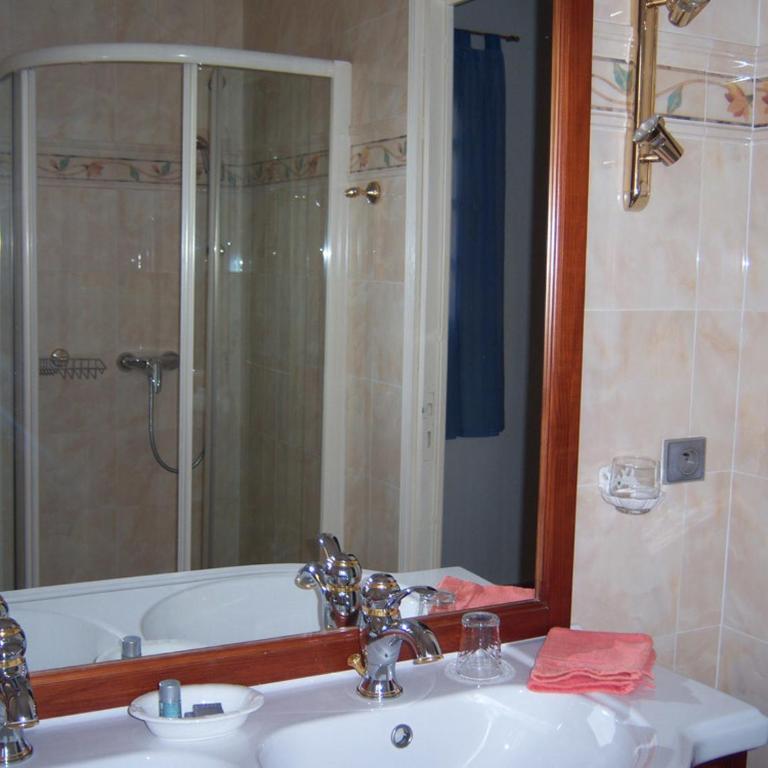 Bastide Rose de Mai - Chambre Double avec Terrasse - 13