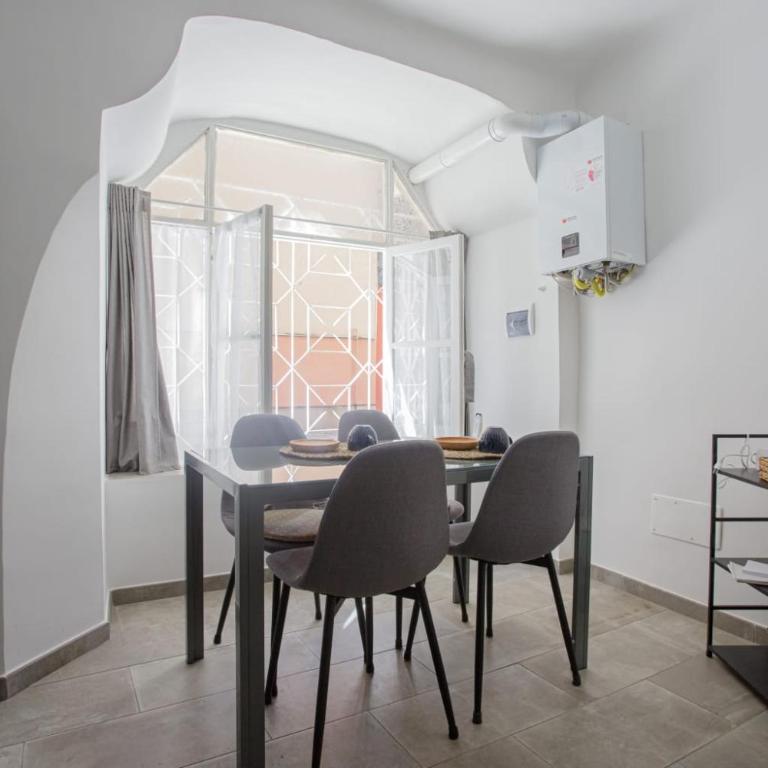 Caffaro Home - Appartamento con 2 Camere da Letto - 40