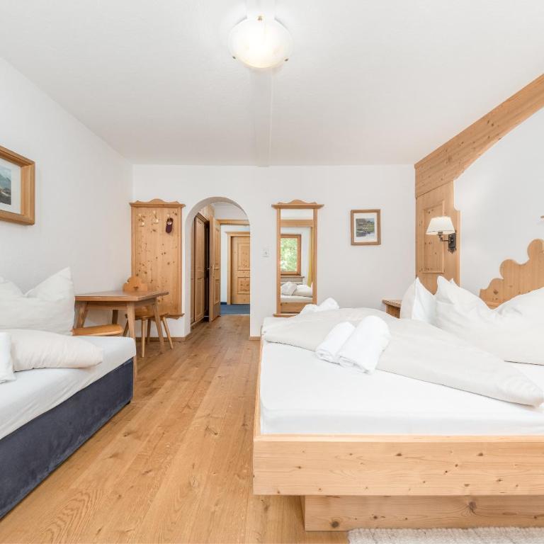 Alpenhotel Tirolerhof Gerlos - Dreibettzimmer mit Balkon - 6