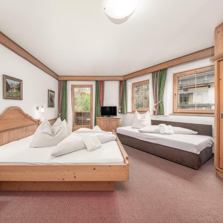 Alpenhotel Tirolerhof Gerlos - Dreibettzimmer mit Balkon - 8