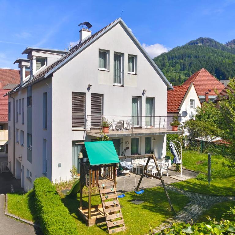 Gästehaus Eisenerz - Chambre Double avec Lit d'Appoint - 2