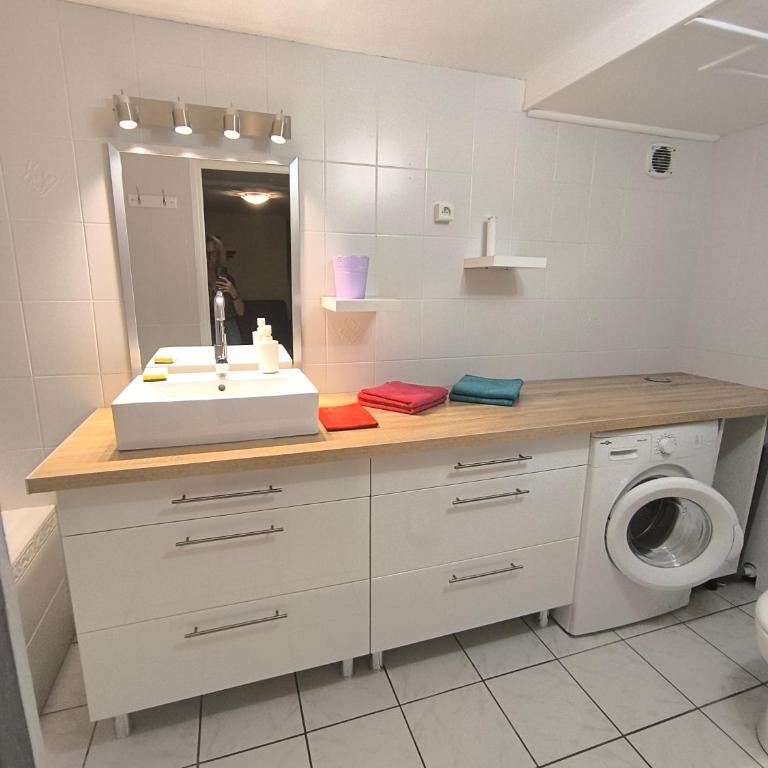 T2 jusqu'à 4 personnes en rez-de-jardin de maison, avec piscine, draps et serviettes de toilette fournis - Appartement 1 Chambre - 4