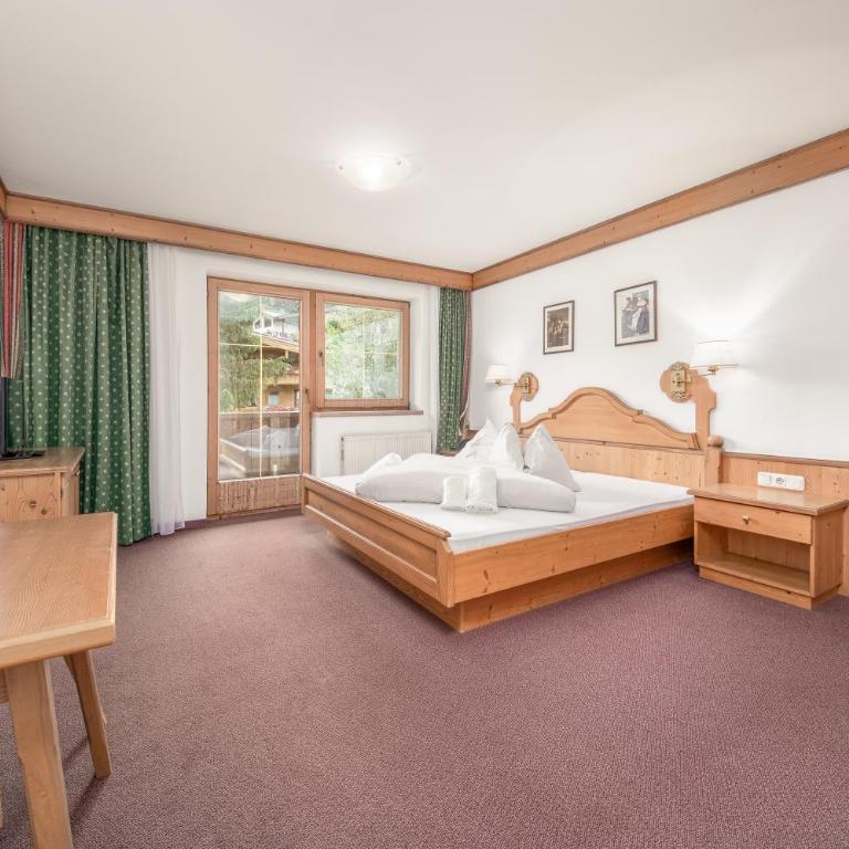 Alpenhotel Tirolerhof Gerlos - Doppelzimmer mit Balkon - 9