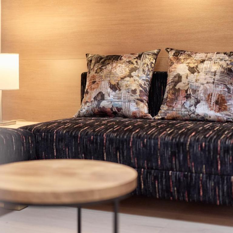 Quality Hosts Arlberg - Hotel Goldenes Kreuz B&B - Sommerkarte Premium inklusive - Junior Suite Mansard - 8