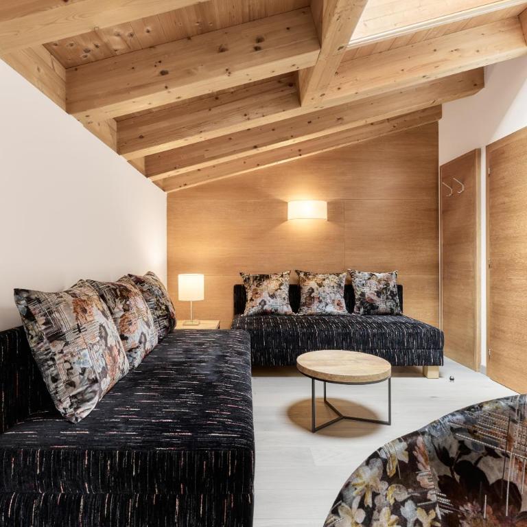Quality Hosts Arlberg - Hotel Goldenes Kreuz B&B - Sommerkarte Premium inklusive - Junior Suite Mansard - 7