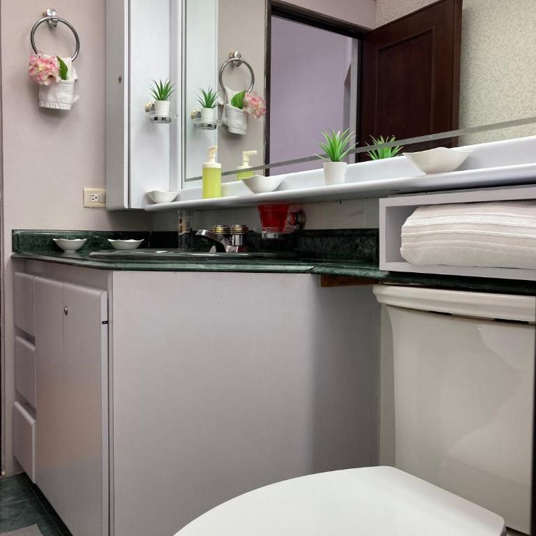 ¿Lejos de tu hogar? Aquí te sentirás a gusto. - Habitación Doble con baño compartido externo - 17