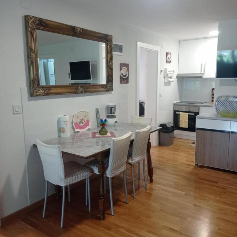 Little Joy Lodge , Loč Mala Radost - Three-Bedroom Apartment Suite - 17