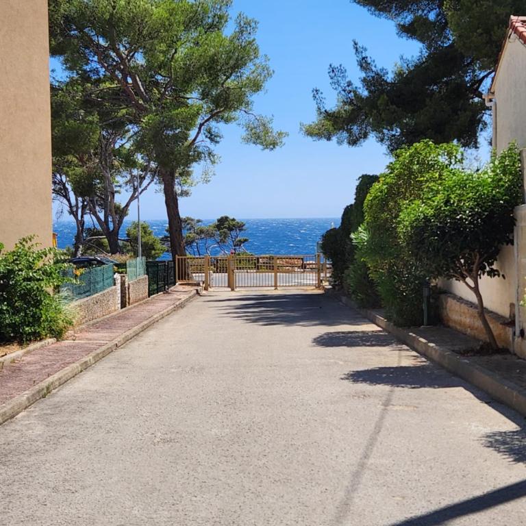 Bandol, T3, les pieds dans l'eau, presqu'île du Capelan - Appartement 2 Chambres - 33