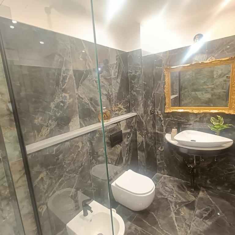 BNB Frescoes Rooms San Frediano - Camera King Deluxe - 9