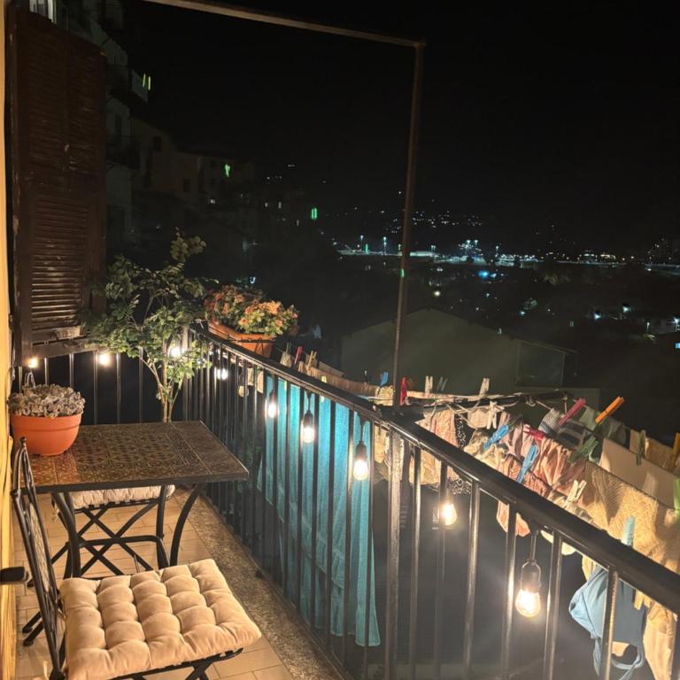 Modern Family Apartment in a Charmin Historic Neighborhood, Close to the Beach, Fast Internet! - Appartamento con 2 Camere da Letto e con Vista Montagna - 11