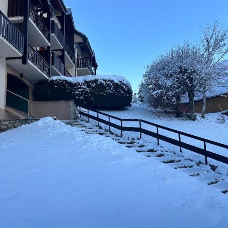 Duplex cosy jolie vue balcon à 700m du centre - Two-Bedroom Apartment with Mountain View - 18