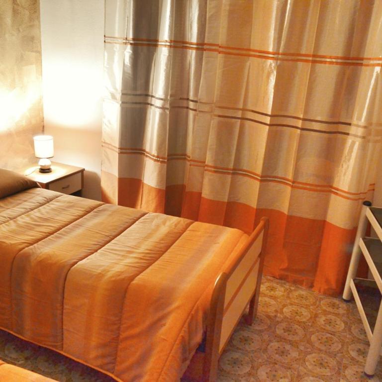 B&B Lungomare - Twin Room with Private Internal Bathroom - 4