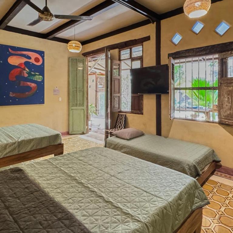 Casa del Tunel Lodge in Getsemani - Family Room with Garden View - 2
