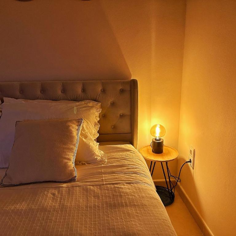 Beach Studio with Stunning Sea & Mountain Views - One-Bedroom Apartment - 4