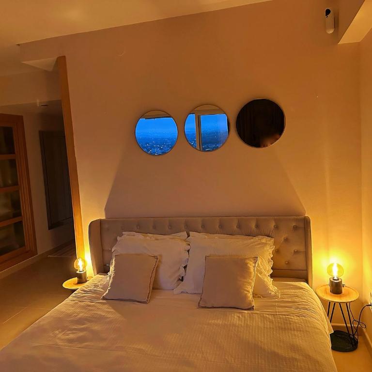 Beach Studio with Stunning Sea & Mountain Views - One-Bedroom Apartment - 13