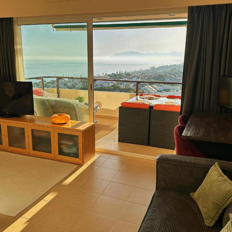 Beach Studio with Stunning Sea & Mountain Views - One-Bedroom Apartment - 5