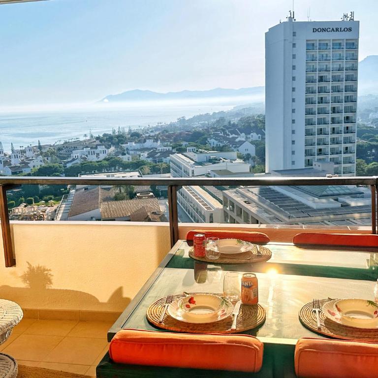 Beach Studio with Stunning Sea & Mountain Views - One-Bedroom Apartment - 7