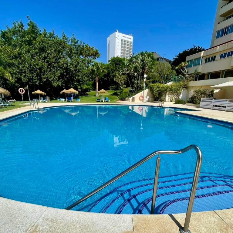 Beach Studio with Stunning Sea & Mountain Views - One-Bedroom Apartment - 2